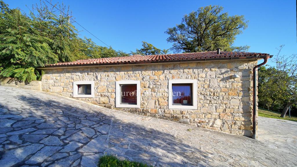 Istra - posestvo s štirimi kamnitimi hišami