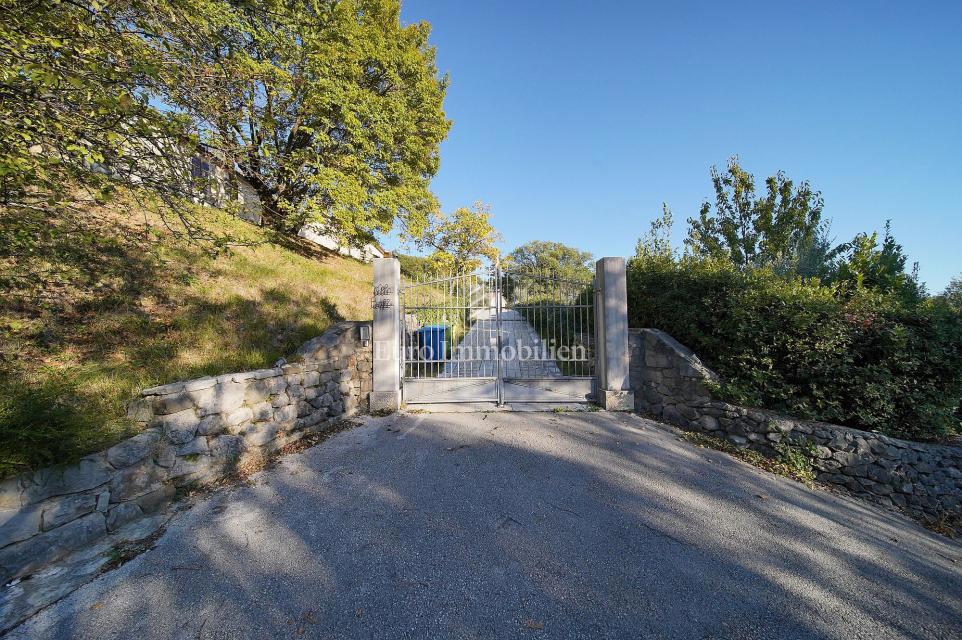 Istra - posestvo s štirimi kamnitimi hišami
