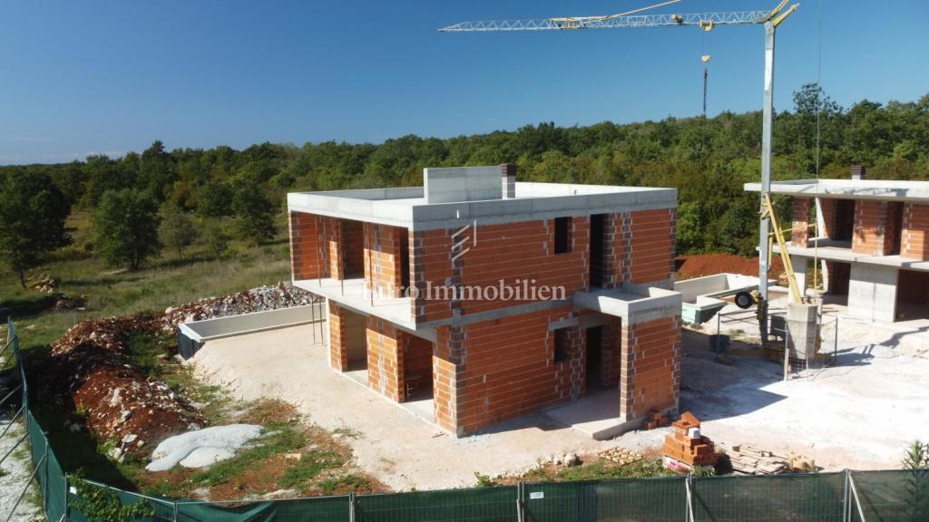 Okolica Poreča - vila z bazenom v izgradnji