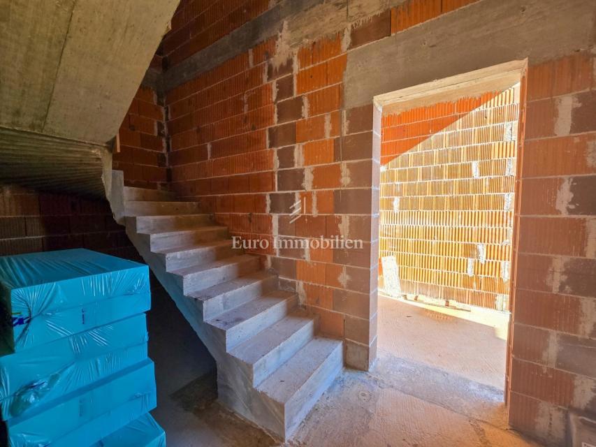 Okolica Poreča - vila z bazenom v izgradnji