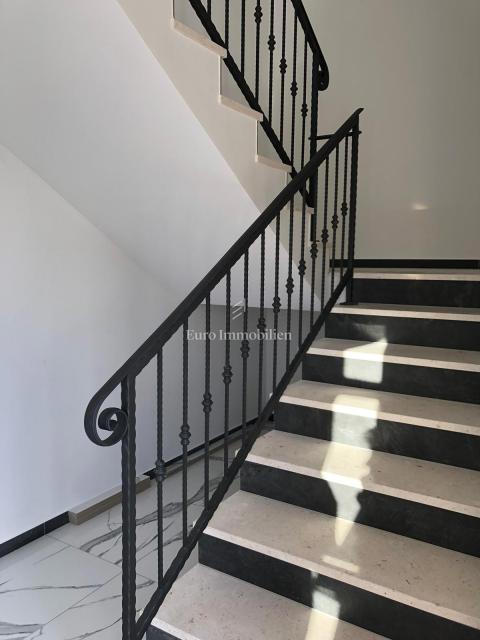 Opremljen apartma v prvi vrsti do morja - Vir