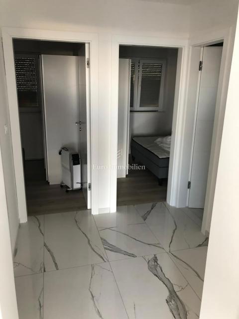 Opremljen apartma v prvi vrsti do morja - Vir
