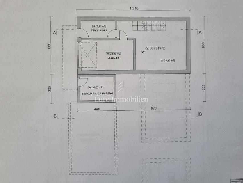 Nova vila z bazenom in garažo