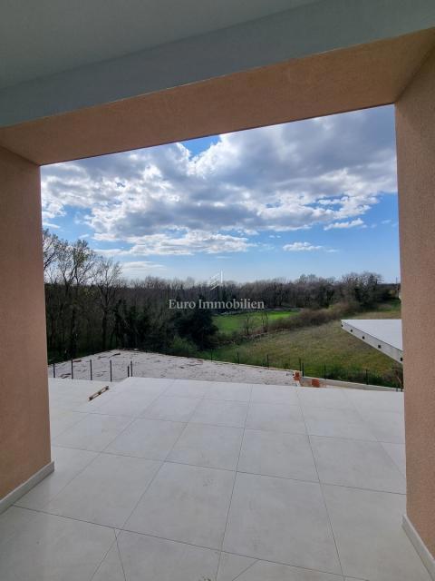 Nova vila z bazenom in garažo