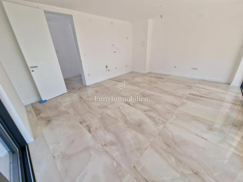 Moderni apartma z vrtom, novogradnja na otoku Krku
