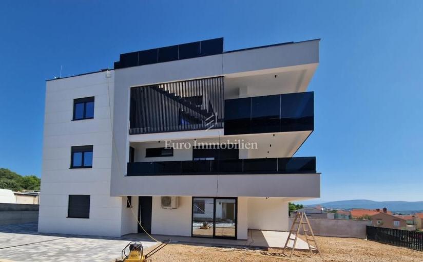 Moderni apartma z vrtom, novogradnja na otoku Krku