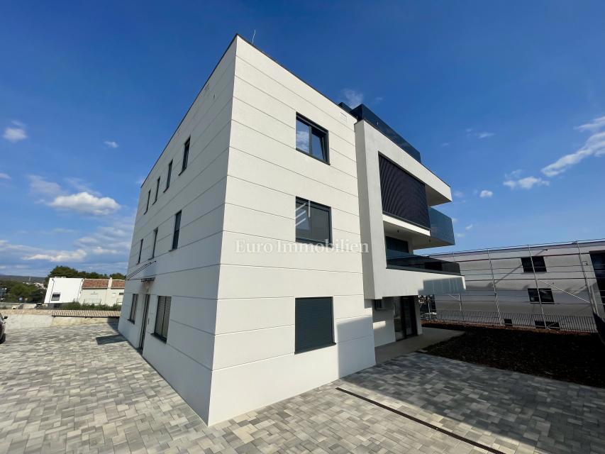 Moderni apartma z vrtom, novogradnja na otoku Krku