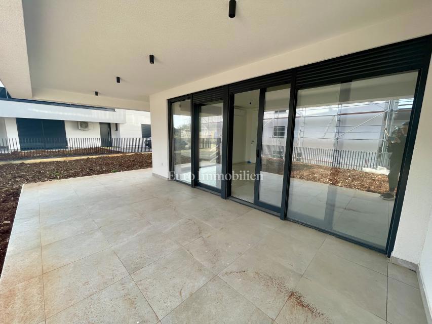Moderni apartma z vrtom, novogradnja na otoku Krku