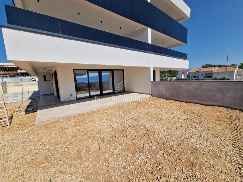 Moderni apartma z vrtom, novogradnja na otoku Krku