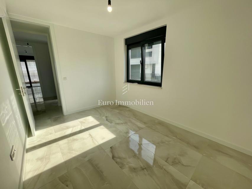 Moderni apartma z vrtom, novogradnja na otoku Krku