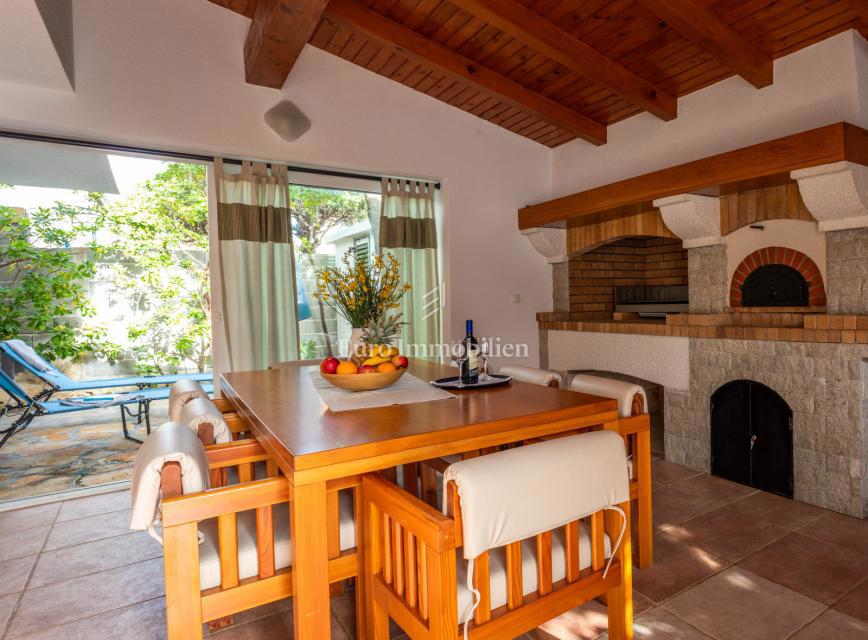 Petrčane, hiša s 4 apartmaji, 90 m od morja!