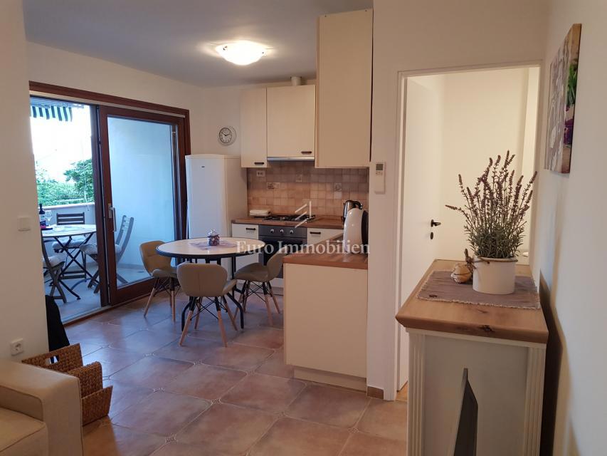 Petrčane, hiša s 4 apartmaji, 90 m od morja!