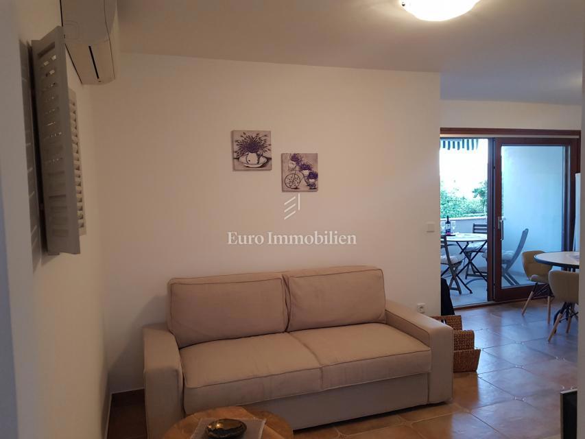 Petrčane, hiša s 4 apartmaji, 90 m od morja!