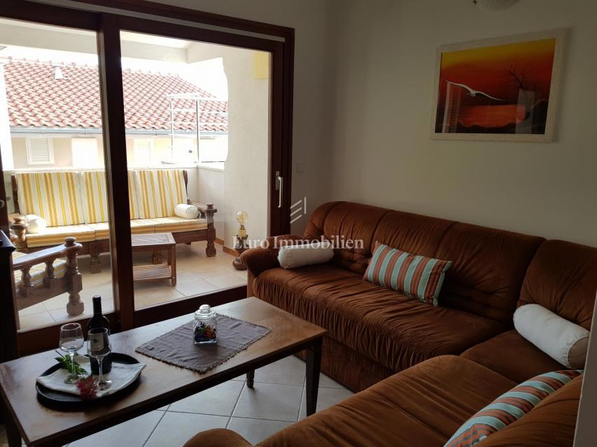 Petrčane, hiša s 4 apartmaji, 90 m od morja!