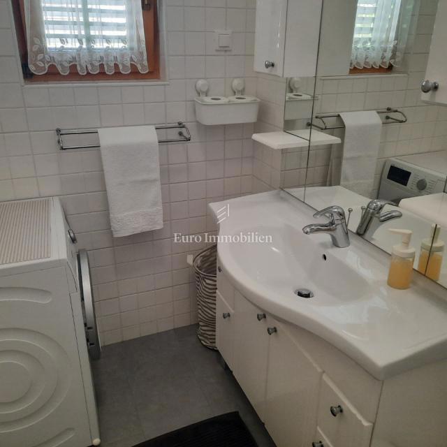 Petrčane, hiša s 4 apartmaji, 90 m od morja!