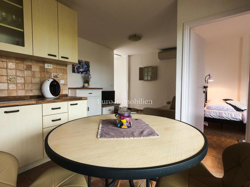 Petrčane, hiša s 4 apartmaji, 90 m od morja!
