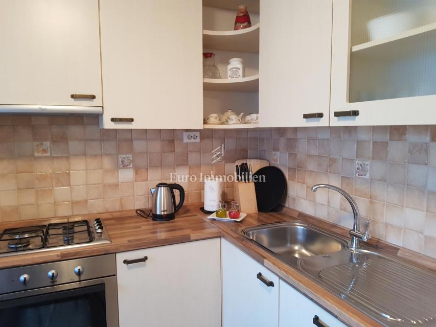 Petrčane, hiša s 4 apartmaji, 90 m od morja!