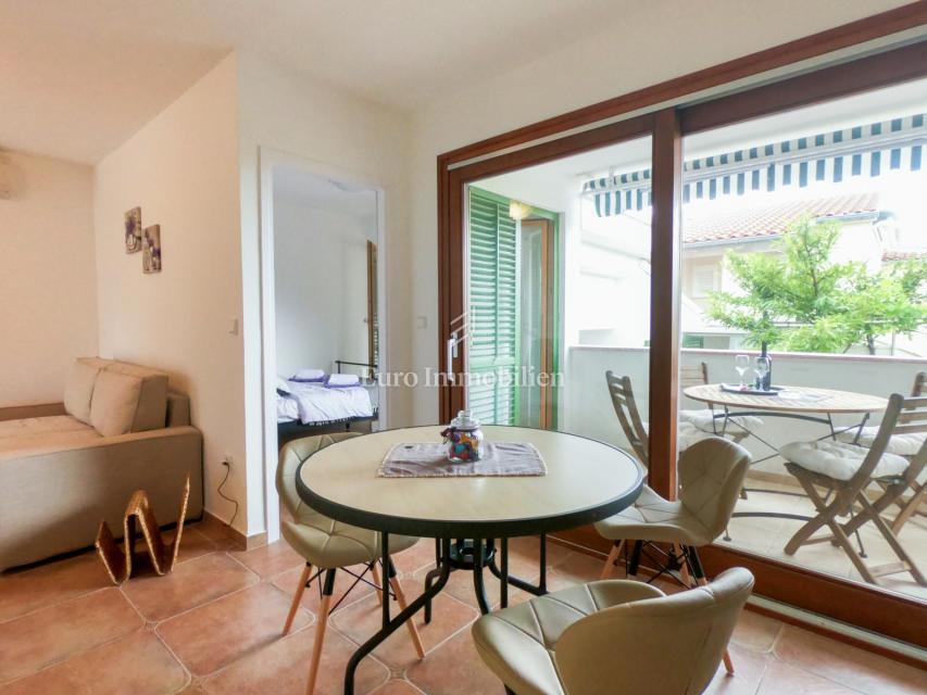 Petrčane, hiša s 4 apartmaji, 90 m od morja!