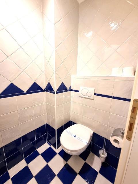 EKSKLUZIVNA LOKACIJA! Apartma 130 m od morja