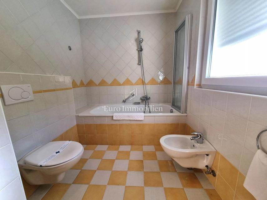 EKSKLUZIVNA LOKACIJA! Apartma 130 m od morja