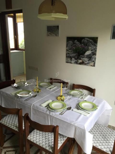 Dramalj - stanovanje 100 m2 z dvoriščem