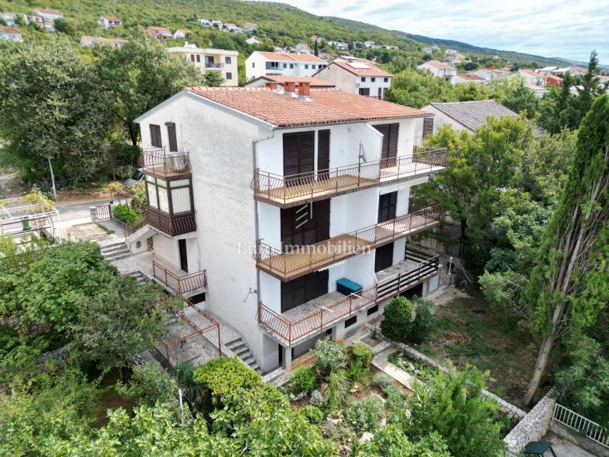 Dramalj - stanovanje 100 m2 z dvoriščem