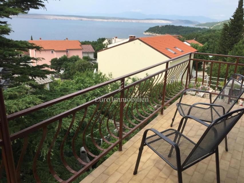 Dramalj - stanovanje 100 m2 z dvoriščem