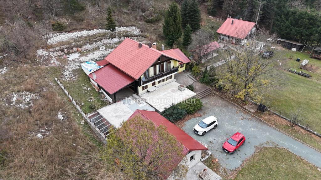 Lukovo, hiša z velikim dvoriščem na idilični lokaciji