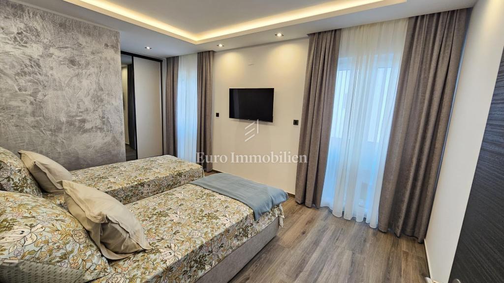 Moderna novogradnja v bližini plaže in centra mesta