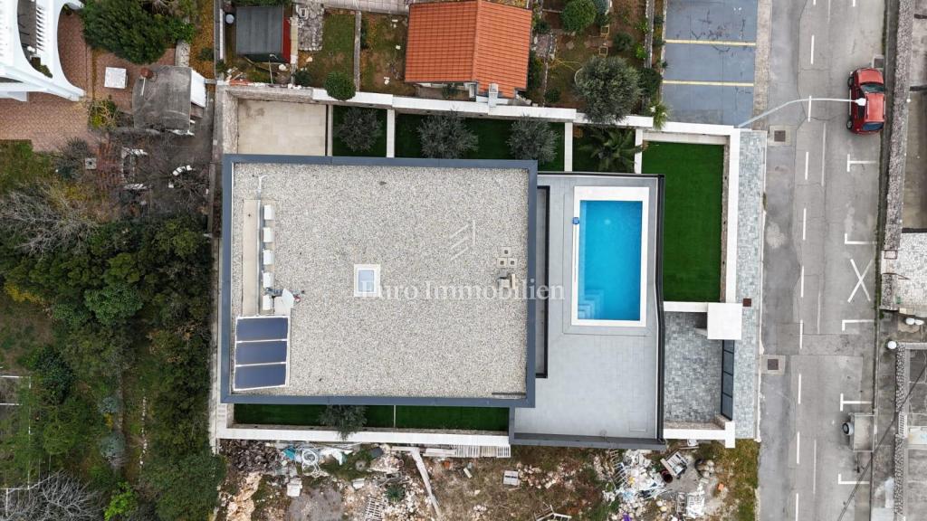 Moderna novogradnja v bližini plaže in centra mesta