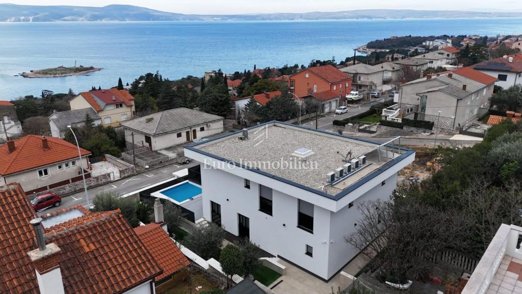Moderna novogradnja v bližini plaže in centra mesta