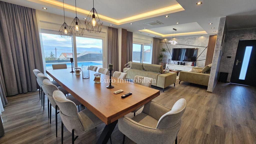 Moderna novogradnja v bližini plaže in centra mesta