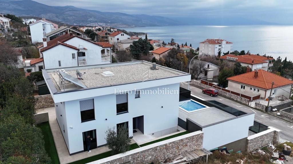 Moderna novogradnja v bližini plaže in centra mesta