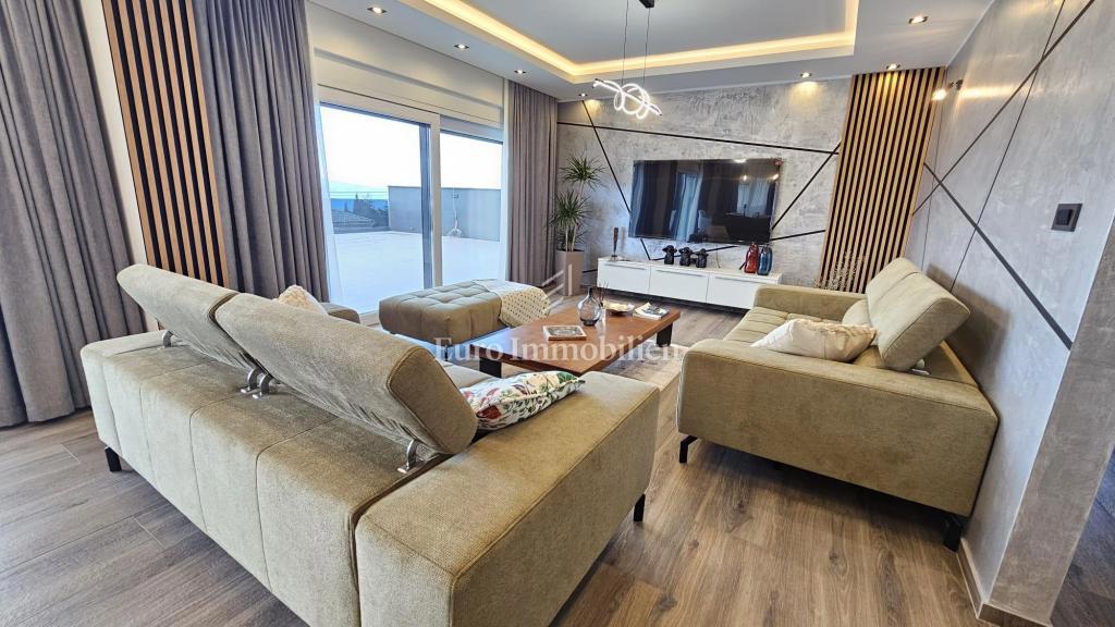 Moderna novogradnja v bližini plaže in centra mesta