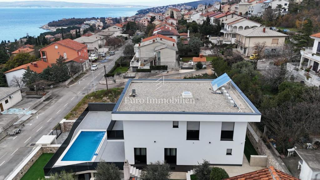 Moderna novogradnja v bližini plaže in centra mesta