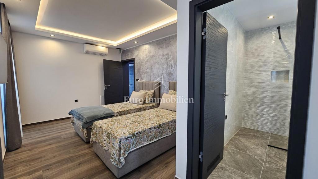 Moderna novogradnja v bližini plaže in centra mesta