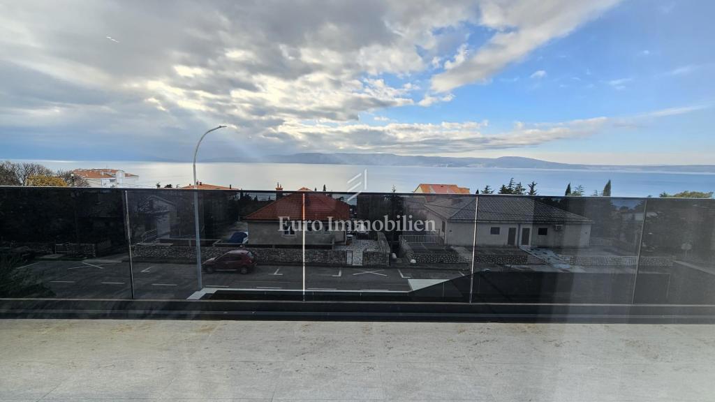 Moderna novogradnja v bližini plaže in centra mesta