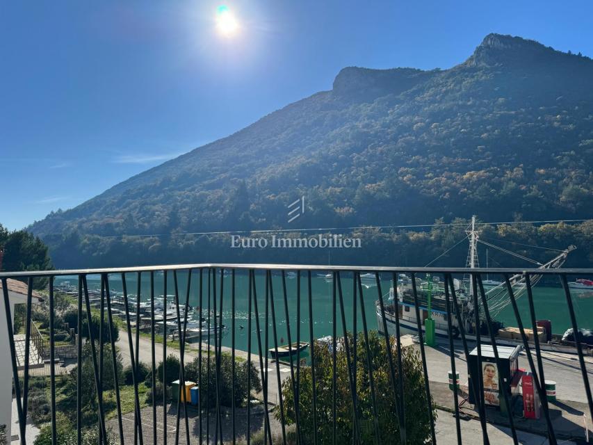 Plomin Luka - stanovanje z garažo, prva vrsta do morja