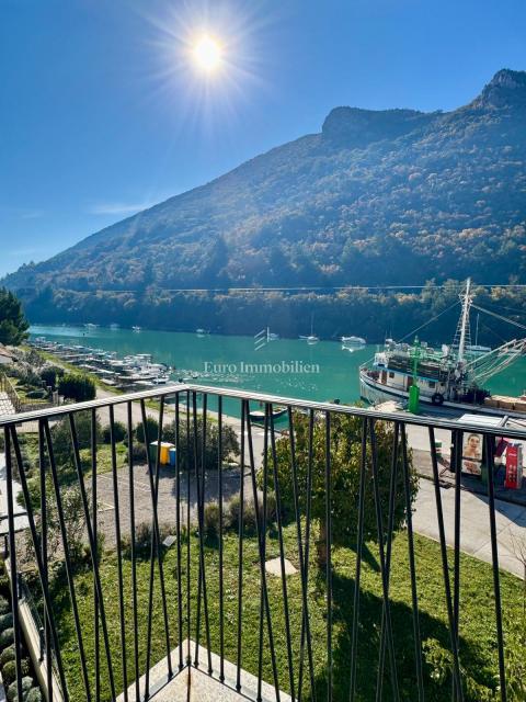 Plomin Luka - stanovanje z garažo, prva vrsta do morja