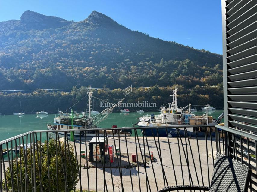 Plomin Luka - stanovanje z garažo, prva vrsta do morja