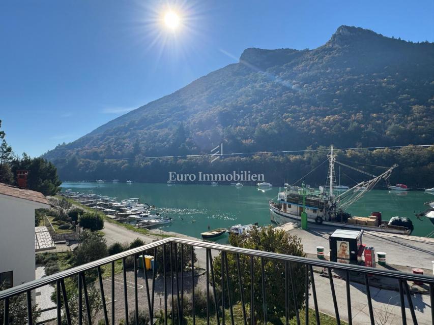Plomin Luka - stanovanje z garažo, prva vrsta do morja