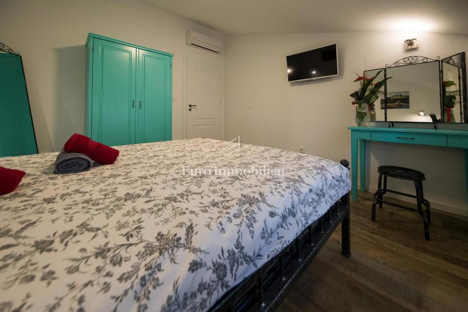 Crni mol apartma 50m od morja
