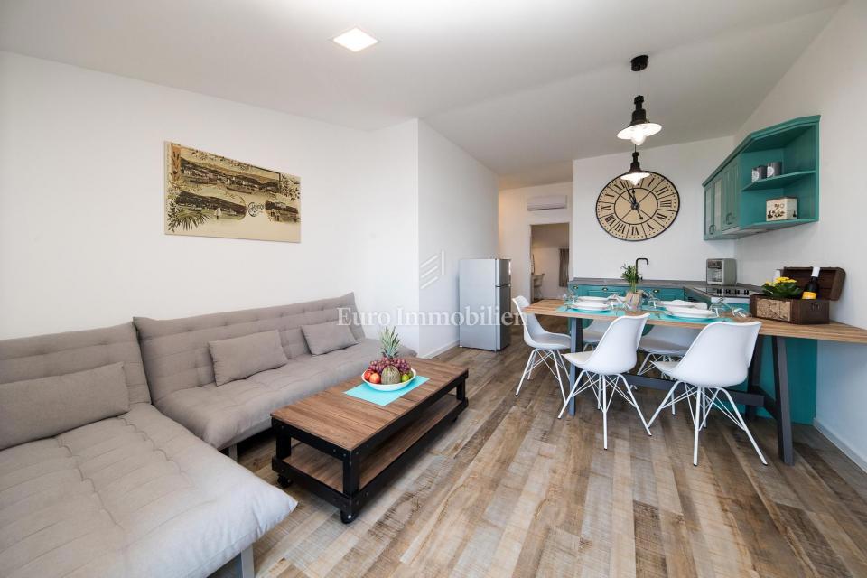Crni mol apartma 50m od morja