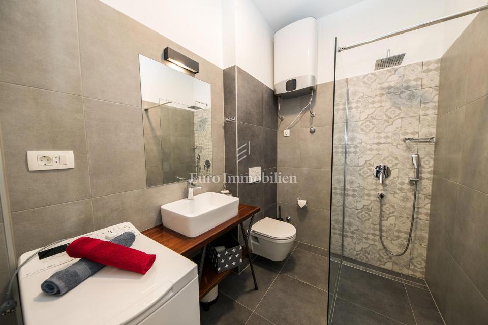 Crni mol apartma 50m od morja