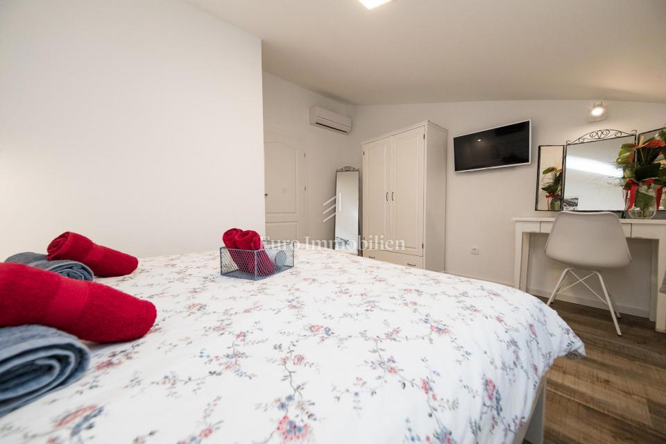 Crni mol apartma 50m od morja