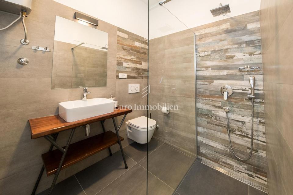 Crni mol apartma 50m od morja