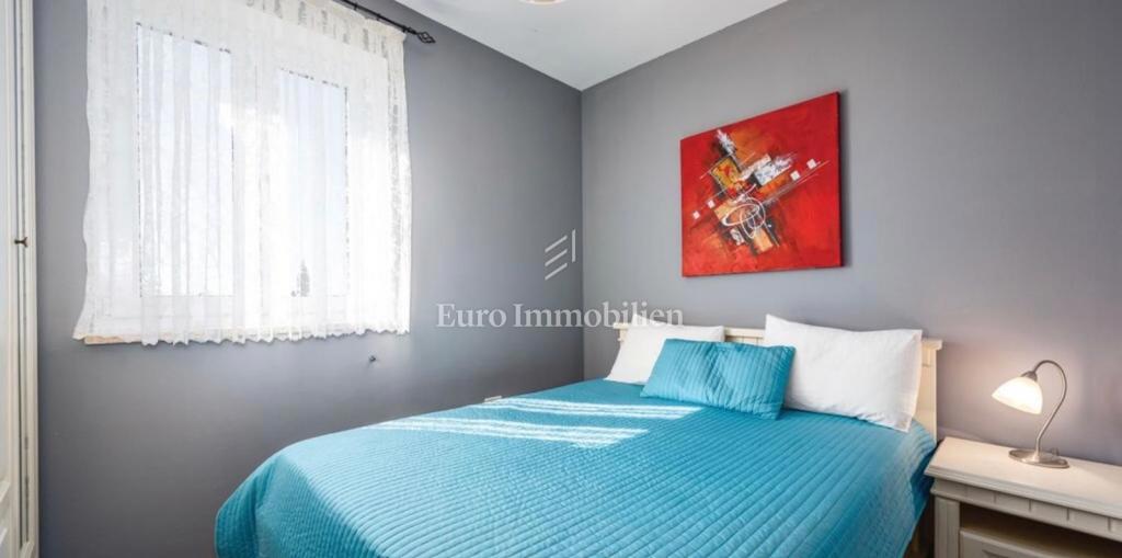 Umag - hiša z bazenom in garažo
