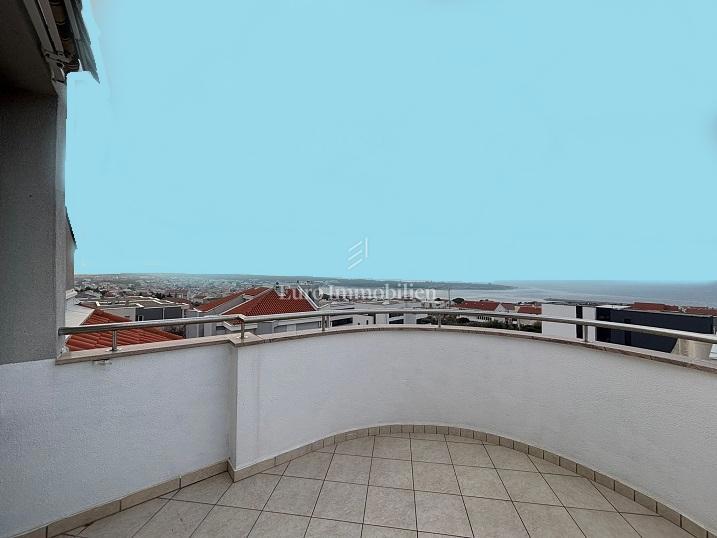 Novalja - dvoetažni apartma s pogledom na morje