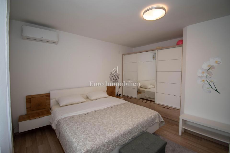 Crikvenica - prenovljen apartma v prvem nadstropju