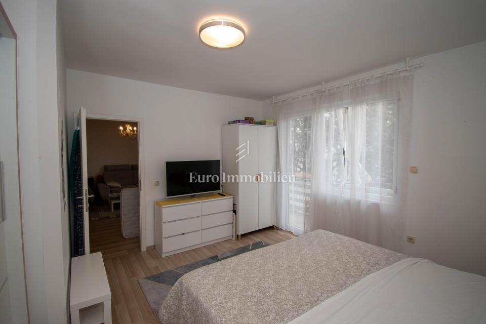Crikvenica - prenovljen apartma v prvem nadstropju